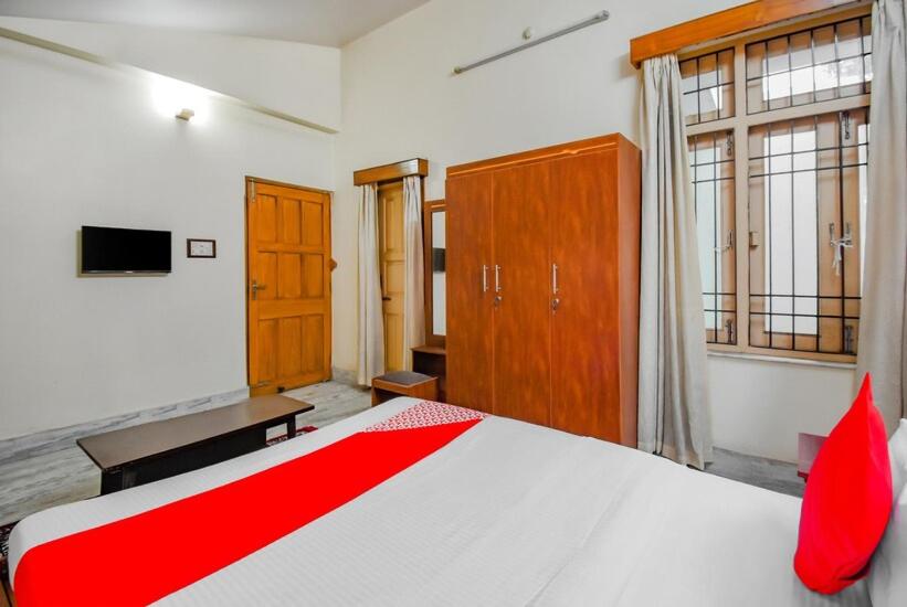 Postel nebo postele na pokoji v ubytování OYO Retro Residency