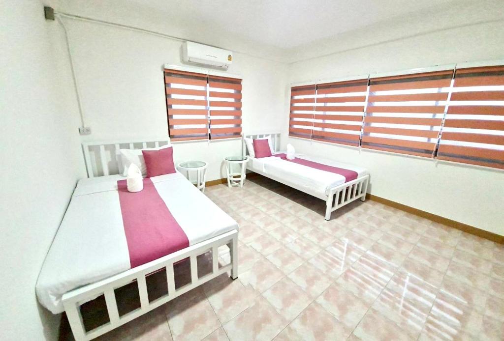 Postel nebo postele na pokoji v ubytování Costa Bed Cha Am