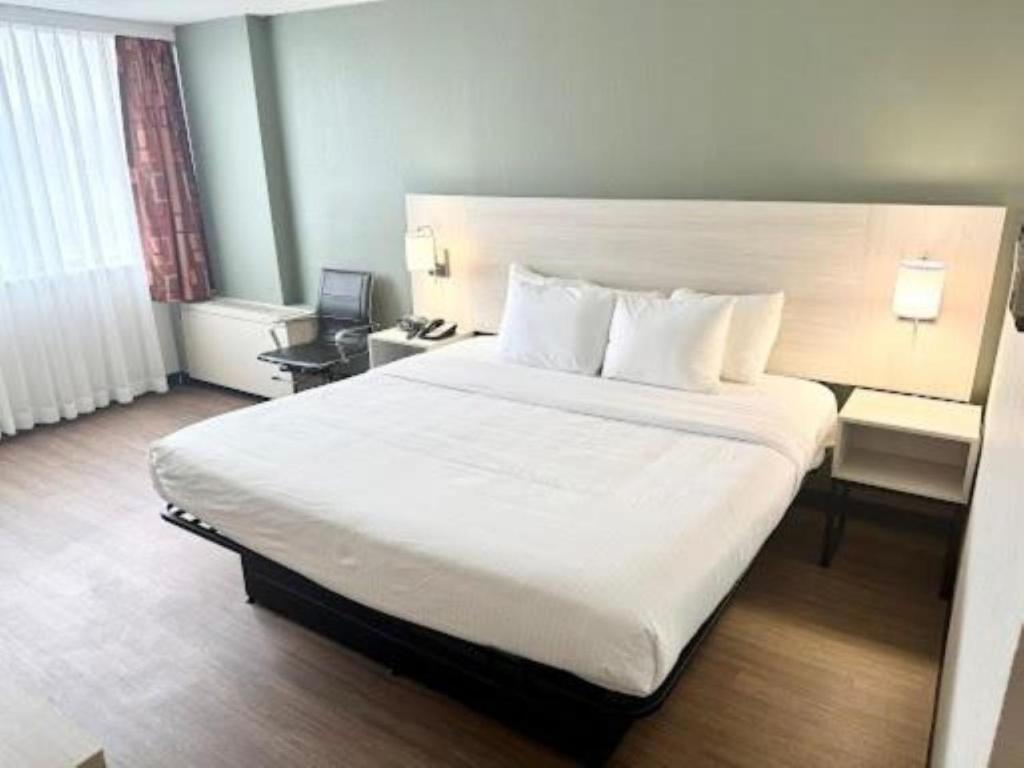 Postel nebo postele na pokoji v ubytování Quality Inn & Suites East Syracuse - Carrier Circle