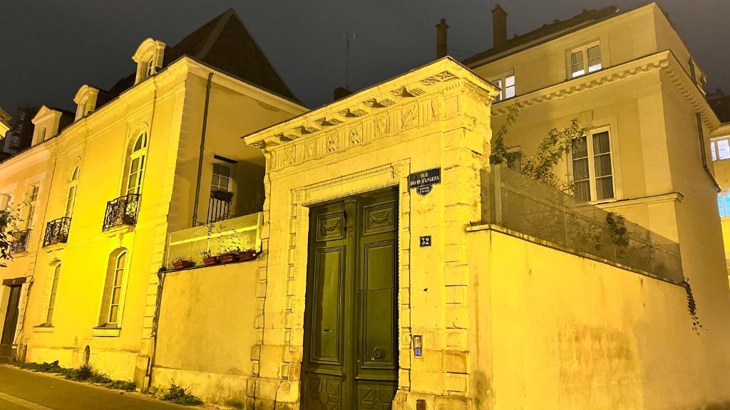 Budova, v ktorej sa vila nachádza