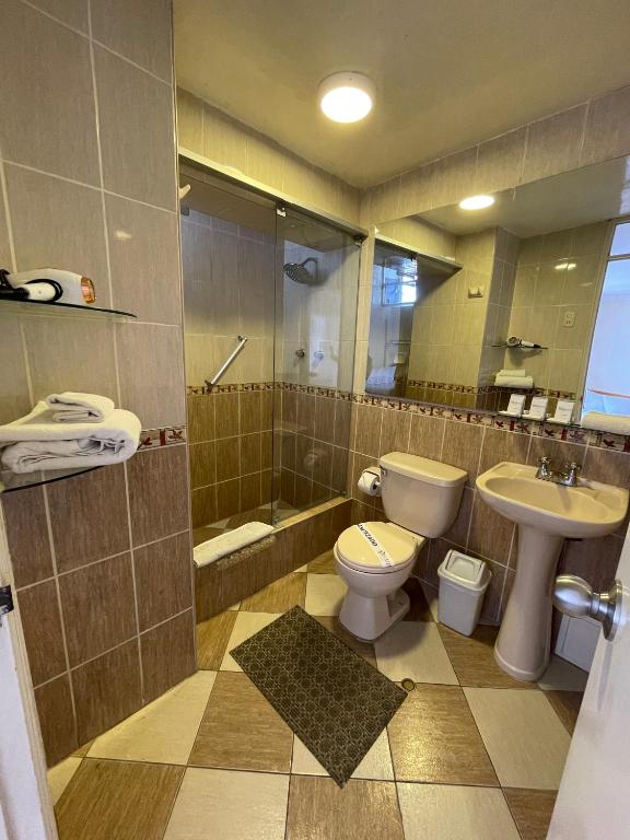 Koupelna v ubytování Hotel Premier