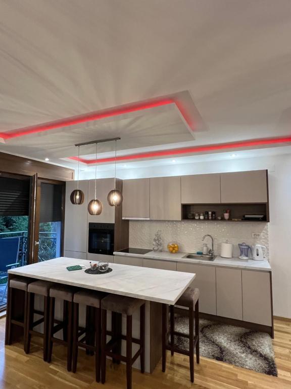 Kuhinja ili čajna kuhinja u objektu Zlatibor Apartman