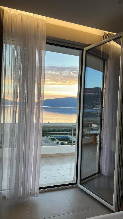 Sea View Apartment Luxury - Imazhi 6