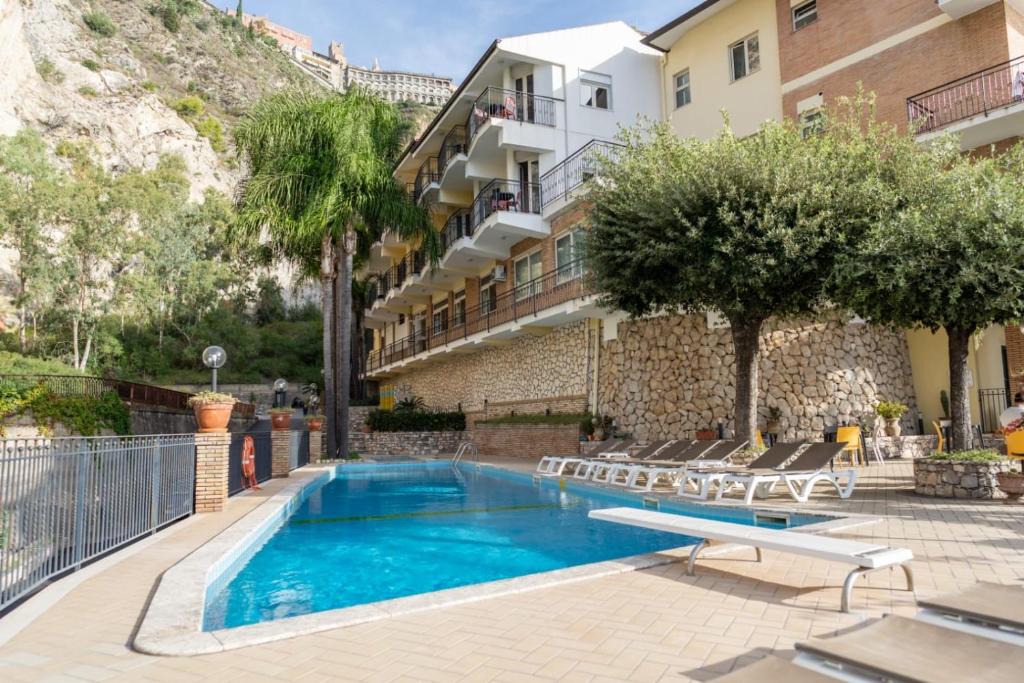 Bazén v ubytování Hotel Corallo nebo v jeho okolí