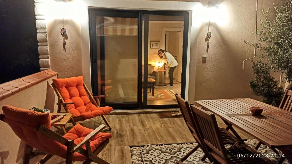 Posezení v ubytování Semiramis Urla Guesthouse
