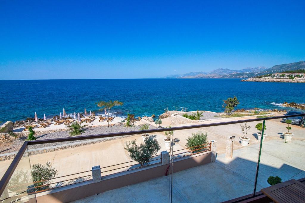 a view of the beach and the ocean at Sunset Bay Apartments in Utjeha