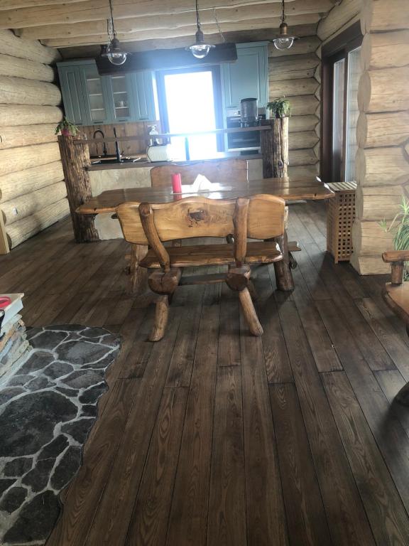 LOG HOUSE POLUDNICA