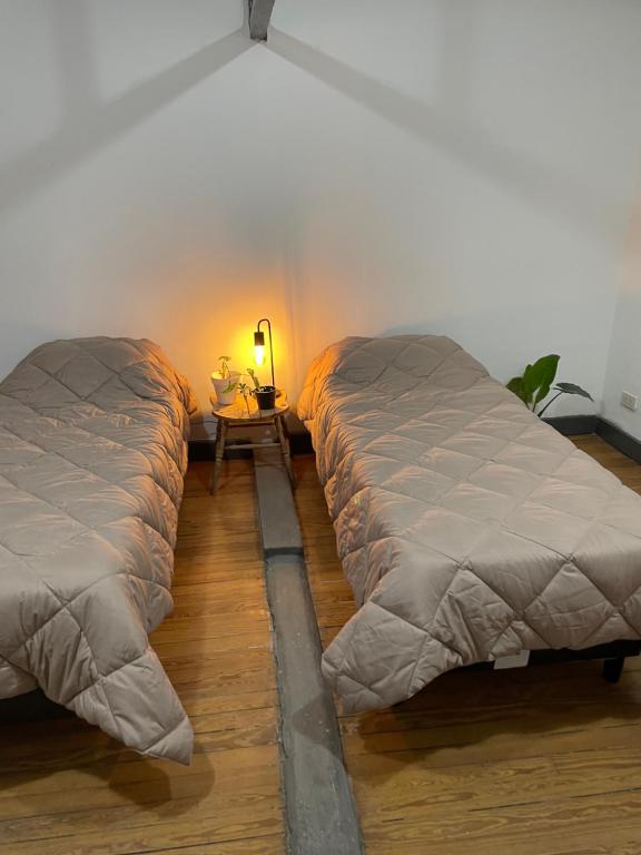 Tempat tidur dalam kamar di DOS SANTOS HOSTEL