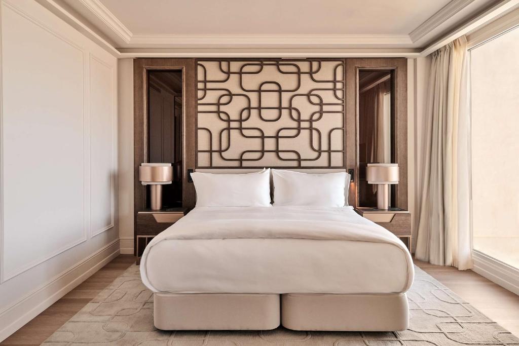 Кровать или кровати в номере Nobu Hotel San Sebastián