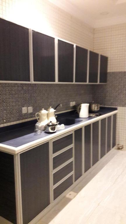 Kuchyň nebo kuchyňský kout v ubytování Arees Al Sharq Served Apartments