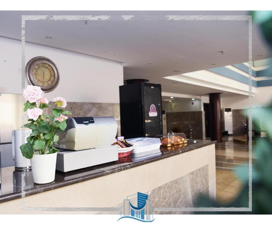 Kuchyň nebo kuchyňský kout v ubytování Arees Al Sharq Served Apartments