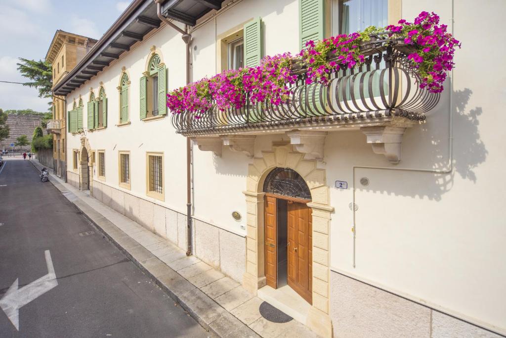 Lady Capulet Apartments - 2