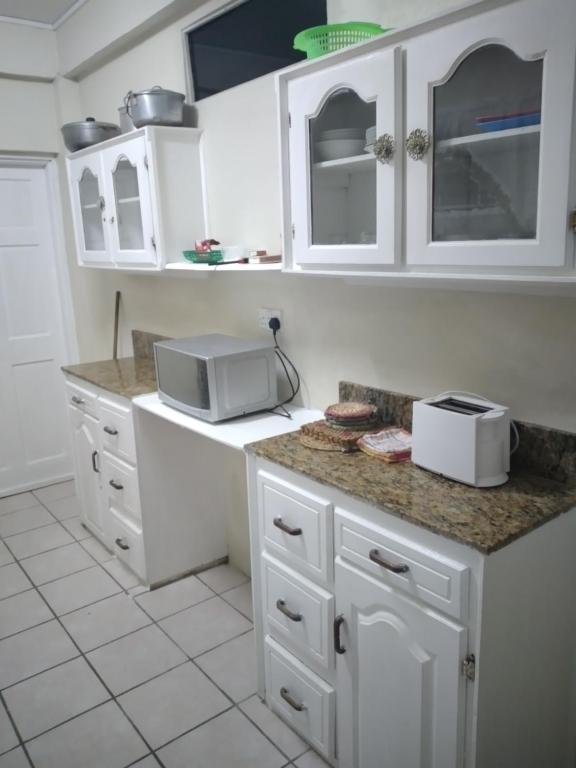 Cucina o angolo cottura di Hilltop View Guesthouse