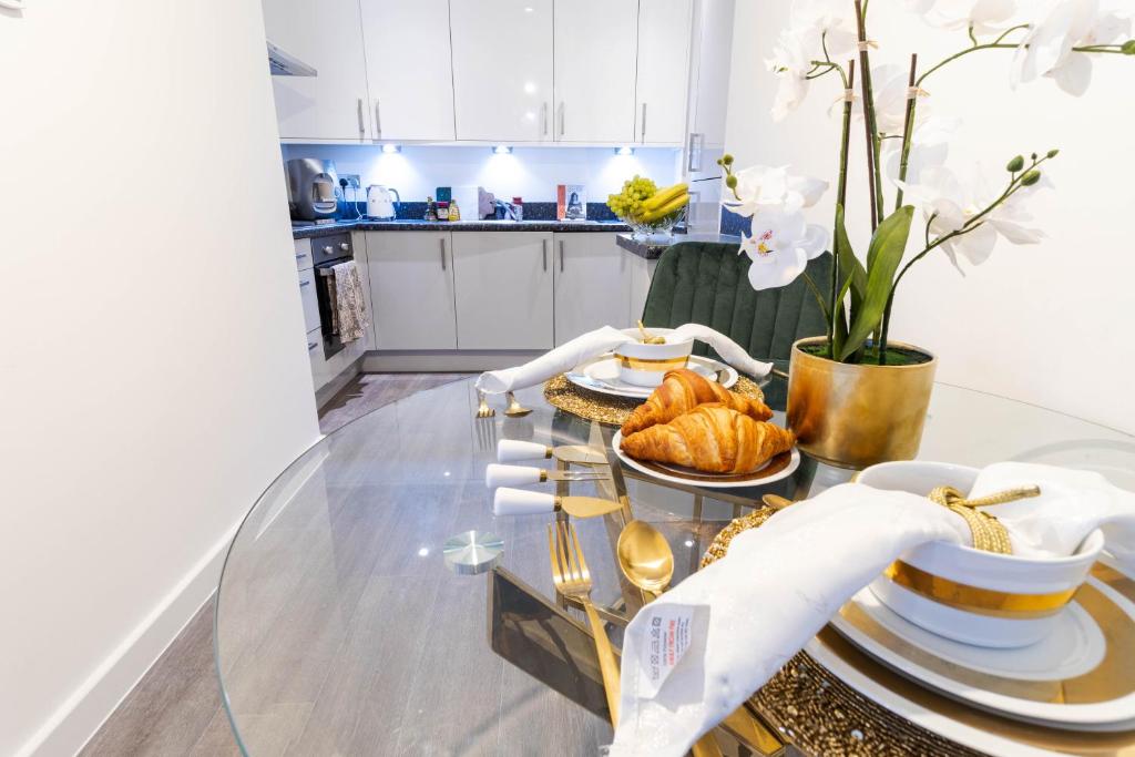 a glass table with food on it in a kitchen at Preciousluxurysuit in Bromley