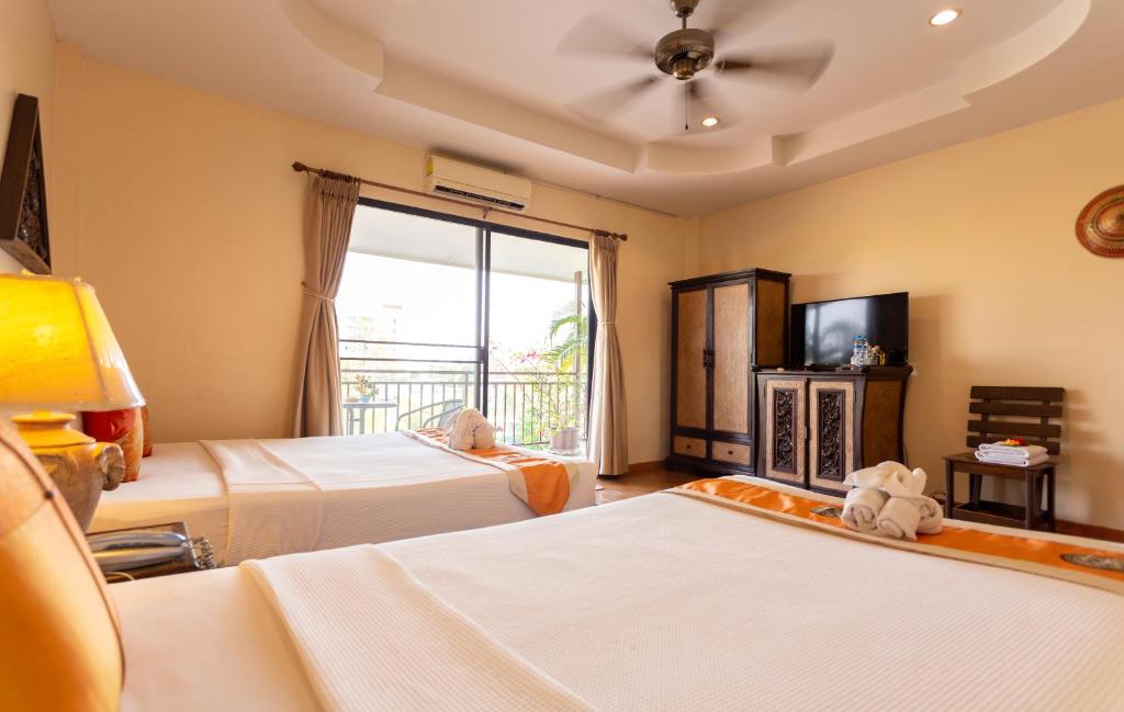 Chang Charlie Inn, Boutique - Resim 8