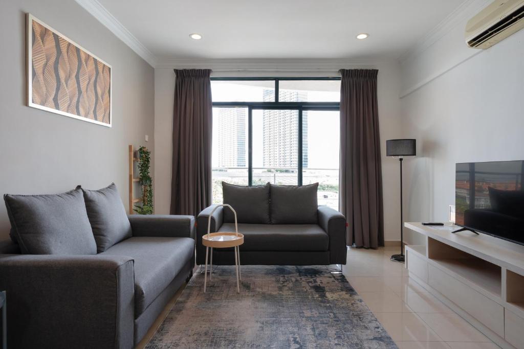 Golden View Serviced Apartments - Deluxe Three-Bedroom Apartment