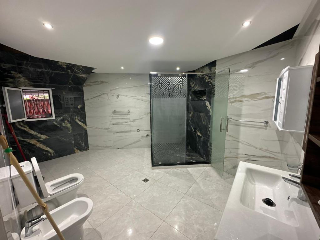 Vannituba majutusasutuses Luxury duplex with private pool - Sea view and Fast wifi