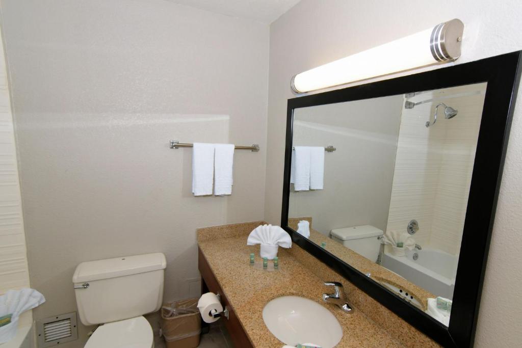 Rock Island Inn & Suites Marshalltown - Habitación Con 2 Camas Grandes - No Fumadores