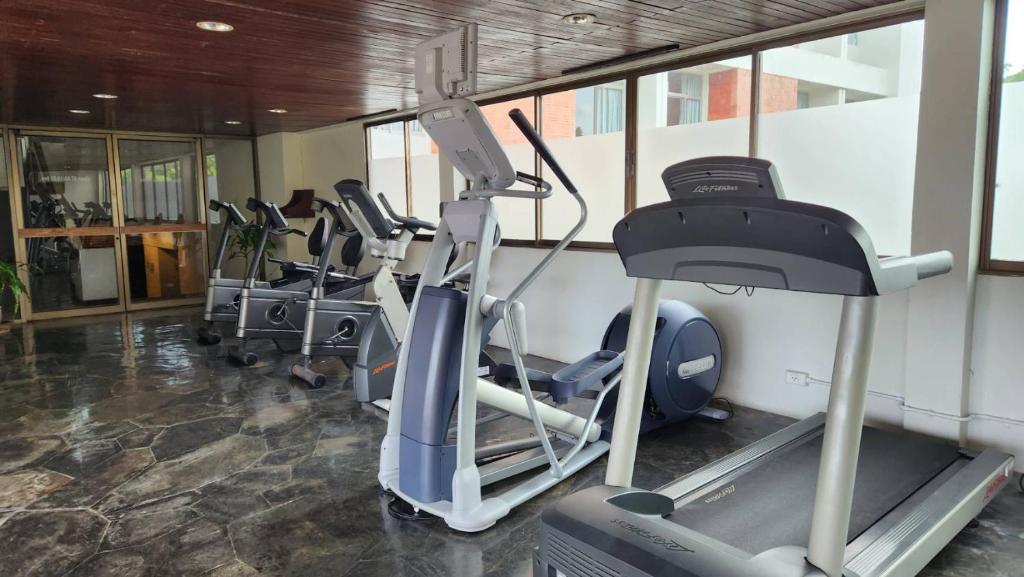 O centro de fitness e/ou as comodidades de fitness de Phuket Merlin Hotel