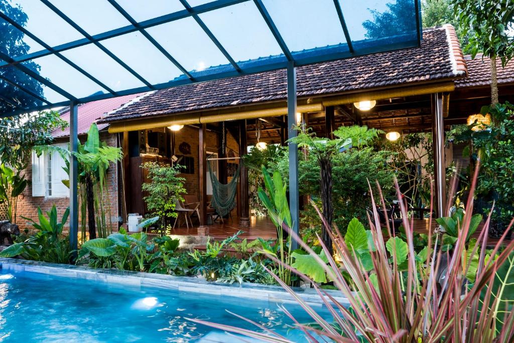Hồ bơi trong/gần Eco House Villa