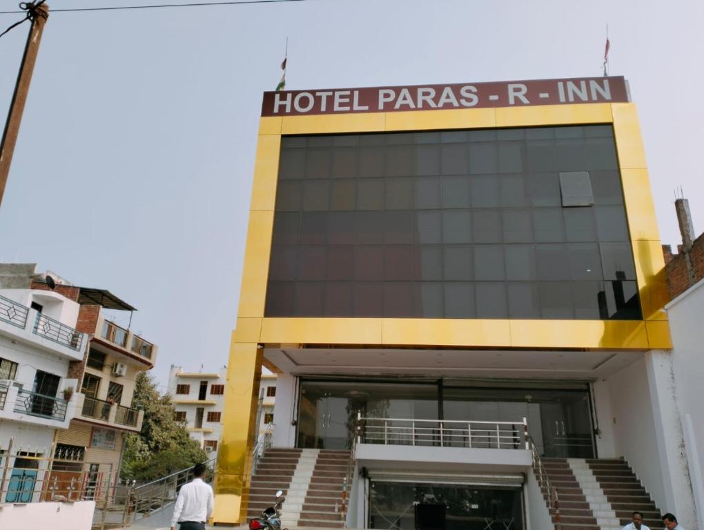 Hotel Paras R Inn