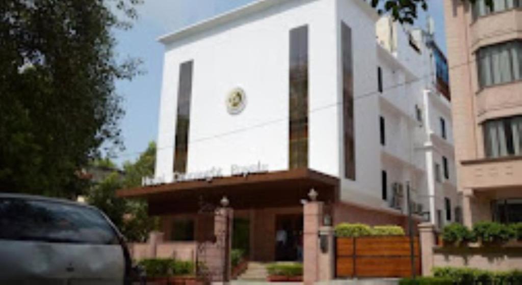 Hotel Pemaling Lords Inn Dirang - Housity