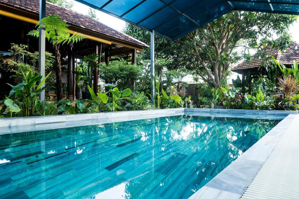 Hồ bơi trong/gần Eco House Villa