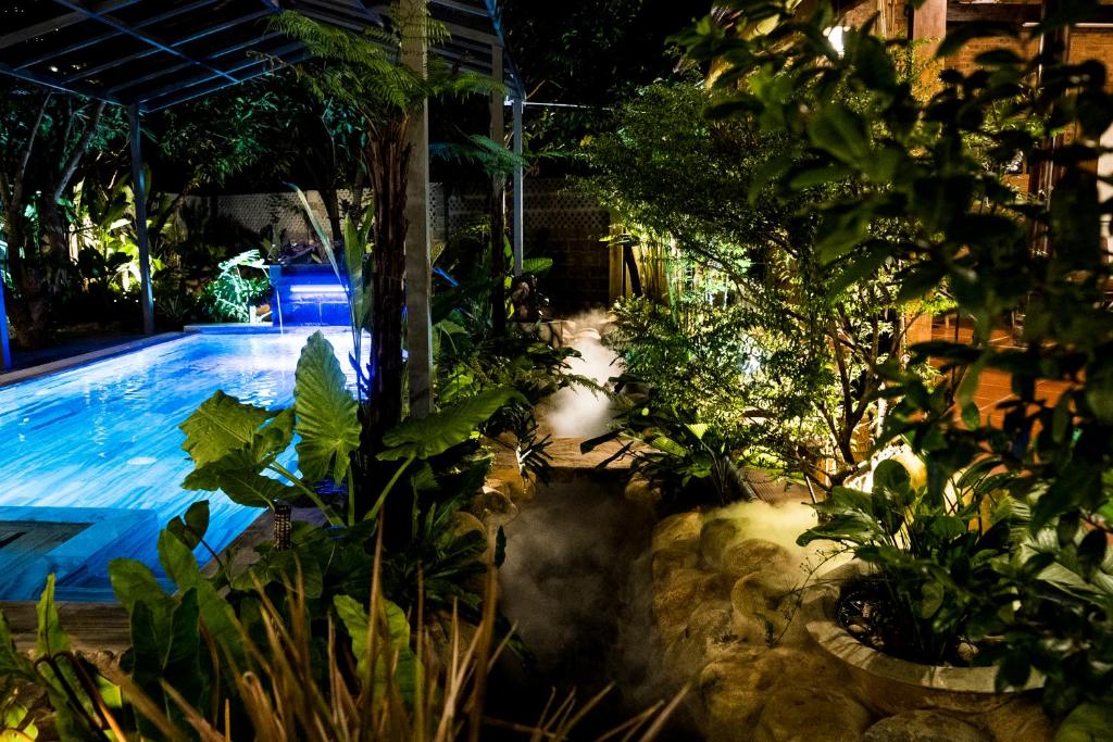 Hồ bơi trong/gần Eco House Villa