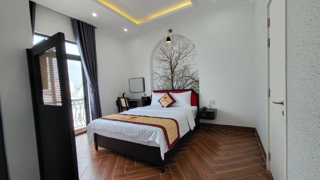 RUBY HOTEL Vĩnh Long - Deluxe Zimmer Mit Kingsize-Bett