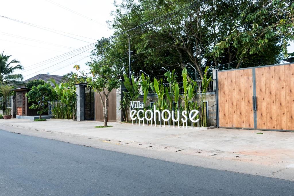 Chứng chỉ, giải thưởng, bảng hiệu hoặc các tài liệu khác trưng bày tại Eco House Villa