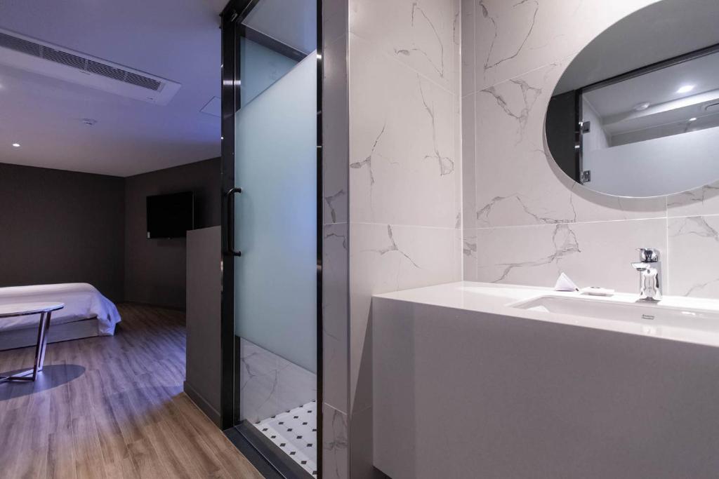 Koupelna v ubytování Brown Dot Hotel Hadan