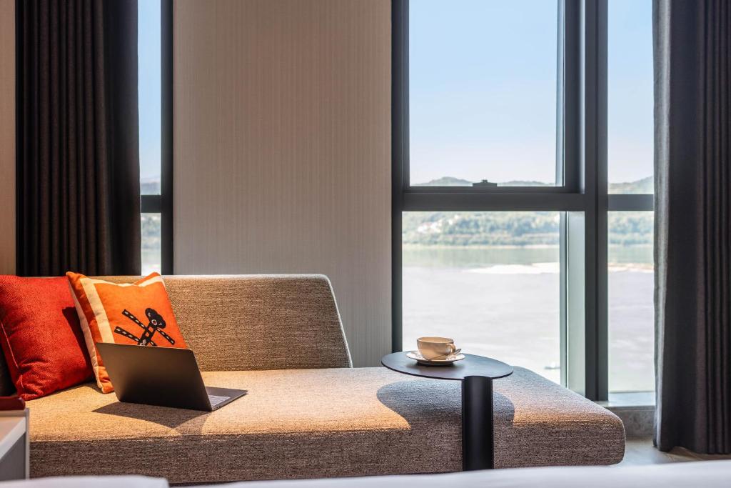 Grand Mercure Yichang Waitan - Nehir Manzaralı Lüks Kral Oda