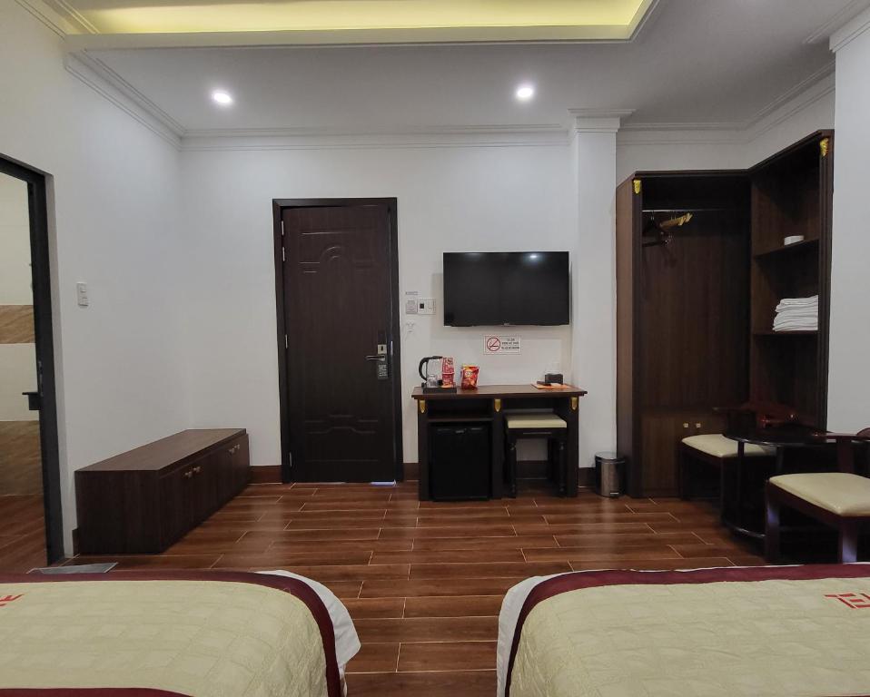 RUBY HOTEL Vĩnh Long - Familiensuite Mit Balkon