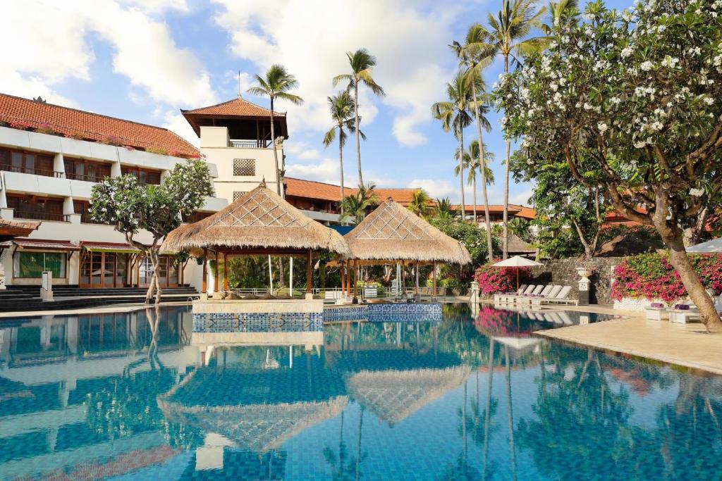Bazén v ubytování Nusa Dua Beach Hotel and Spa - Handwritten Collection nebo v jeho okolí