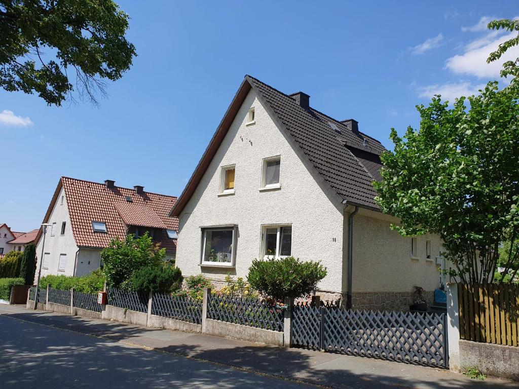 a white house with a black roof at Ferienwohnung Auszeit am Edersee in Thalitter