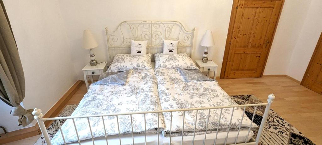 Postel nebo postele na pokoji v ubytování Ferienwohnung Elsasser