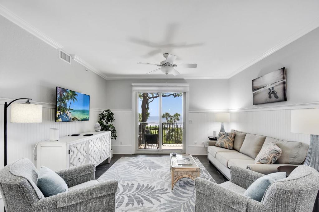 Χώρος καθιστικού στο 760 Ocean Blvd. #203