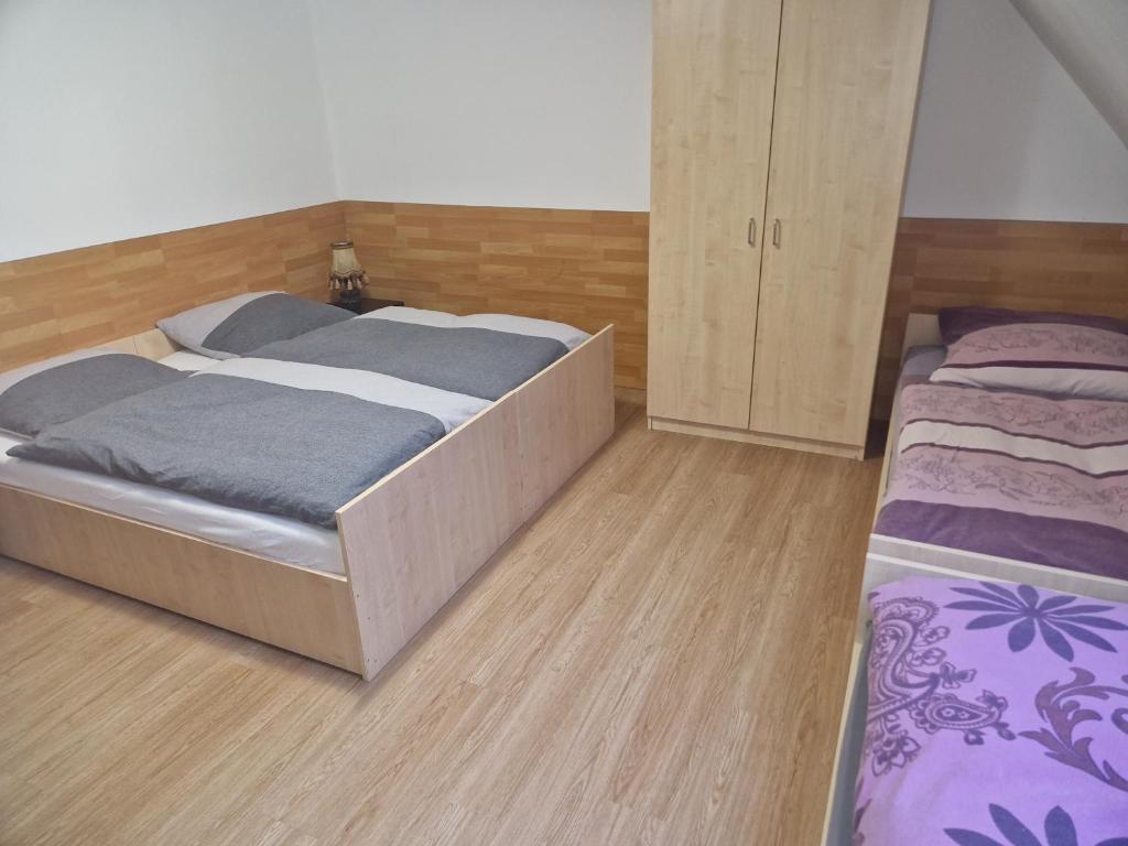 Haus am Brunnen - Economy Quadruple Room With Shared Bathroom