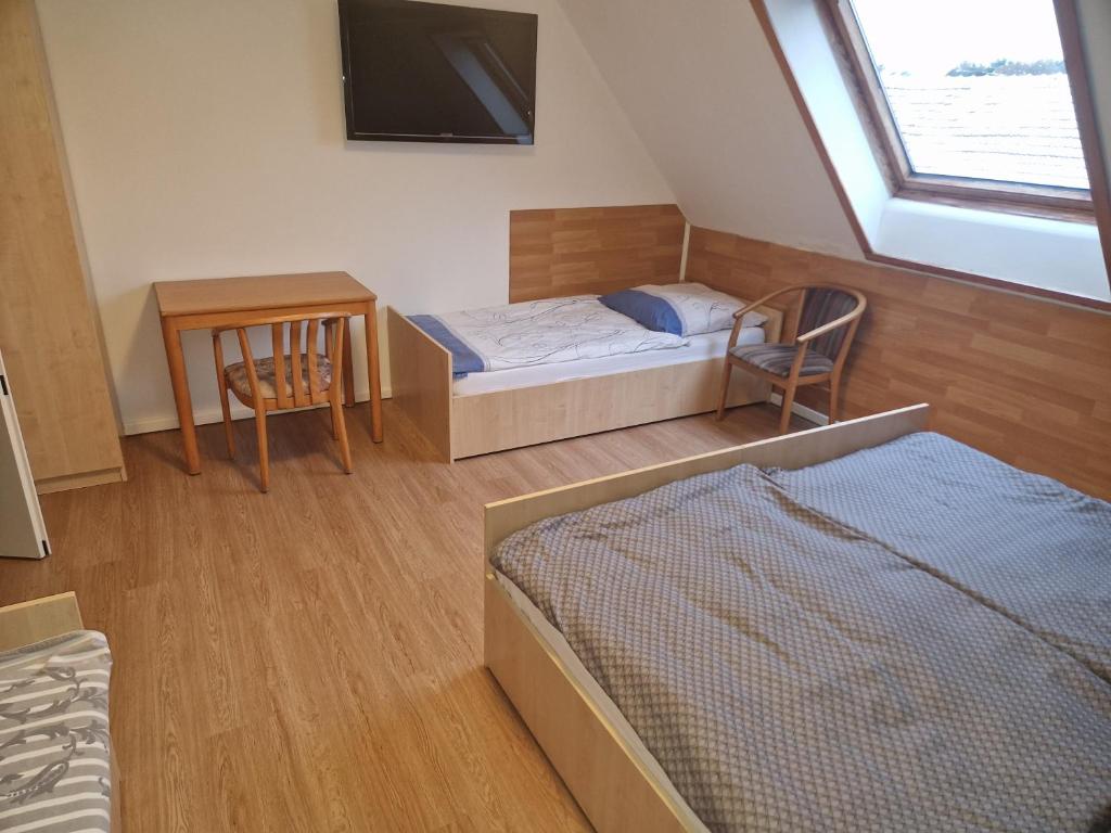 Haus am Brunnen - Economy Quadruple Room With Shared Bathroom