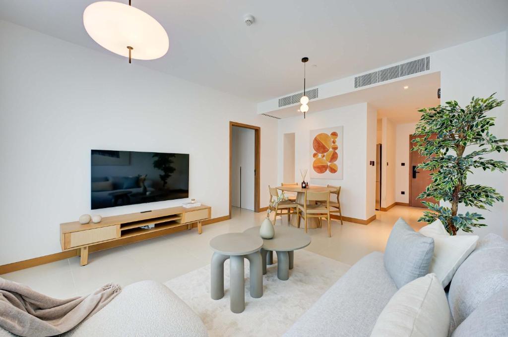 Contemporary Luxury - Walk to Marina - City Views!, Dubái (precios ...