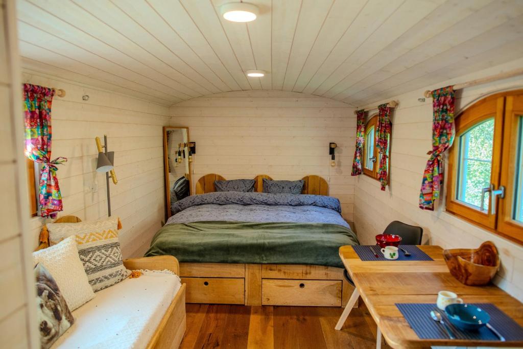 a bedroom in a tiny house with a bed at La Tiny House de la Bergerie in Lierneux