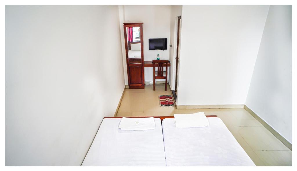 Postel nebo postele na pokoji v ubytování Kay Kay Residency
