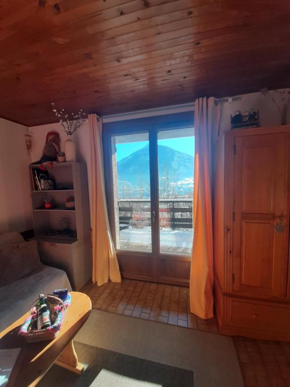 Studio sympa avec terrasse , maxi 4 pers.Briançon - Studio With Mountain View