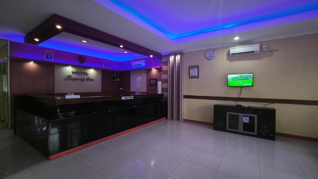 TV a/nebo společenská místnost v ubytování Hotel Simpang Lima Semarang