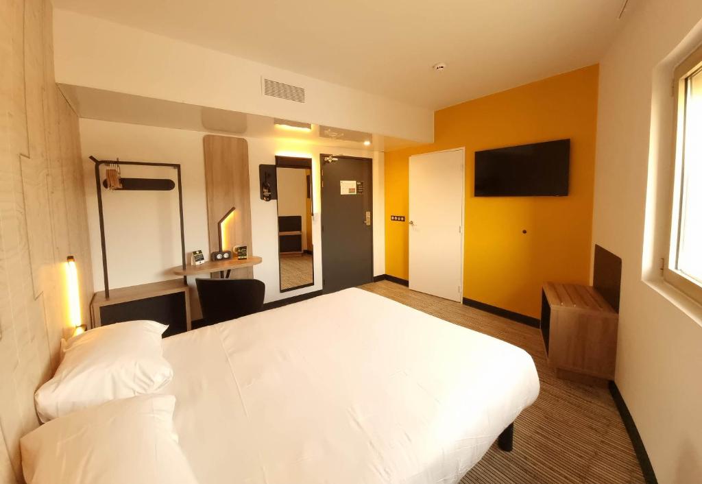 B&B HOTEL Nice Stade Rivieraにあるベッド