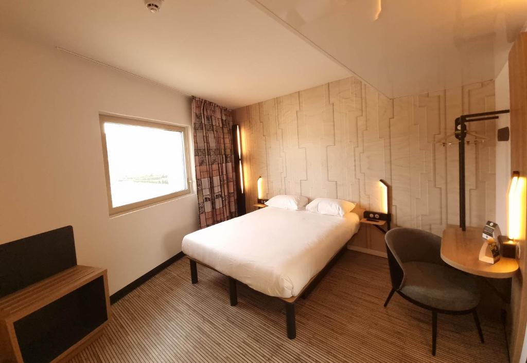 B&B HOTEL Nice Stade Rivieraにあるベッド
