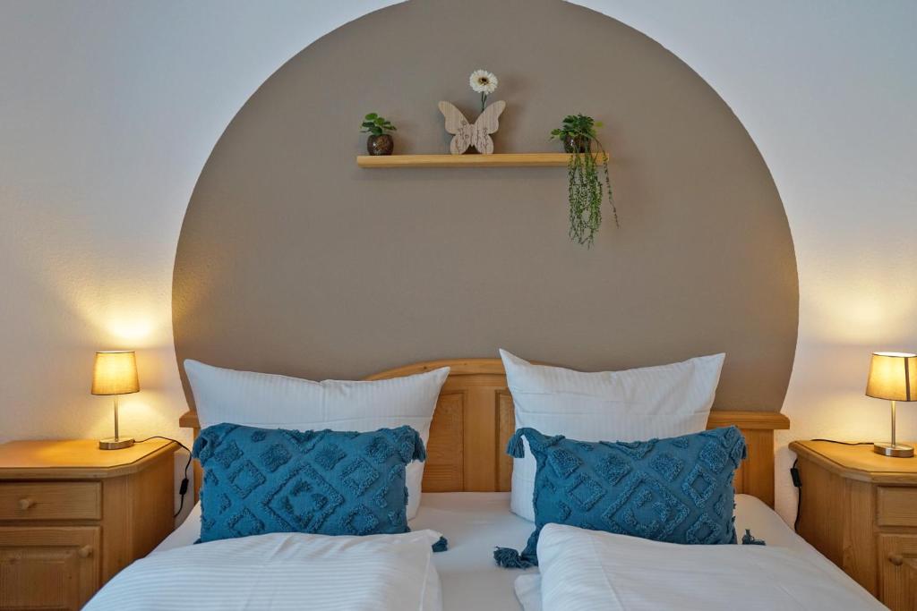 Кровать или кровати в номере Alpenhimmel