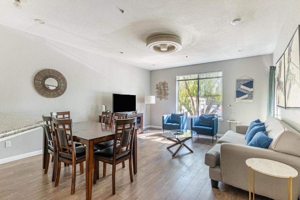 Gallery image of Sunnyvale 2br w pool nr eclectic dining SFO-1581 in Sunnyvale