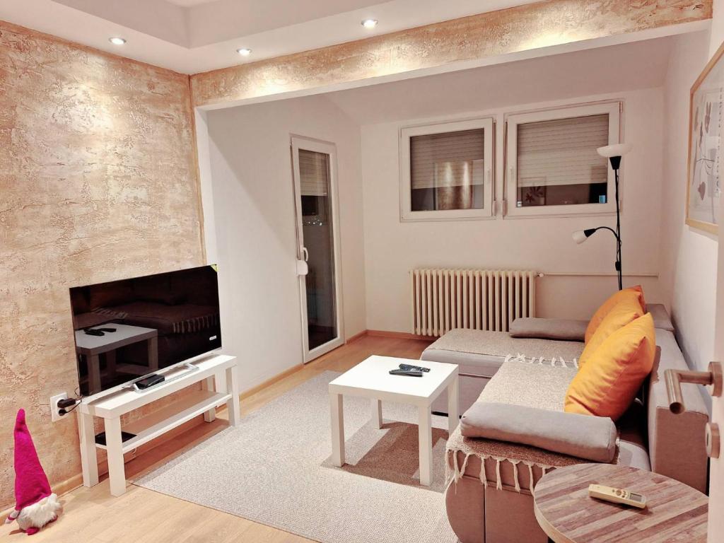 Max Arena - One-Bedroom Apartment