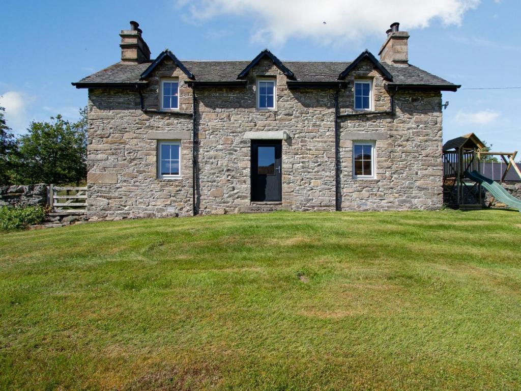 an old stone house on a grassy field at 3 bed property in Blair Atholl 78841 in Trinafour